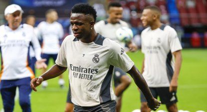 El delantero brasileño de Real Madrid Vinícius Jr se ejercita junto al resto de sus compañeros