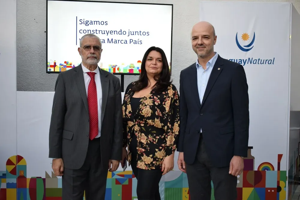 Benjamin Liberoff, Larissa Perdomo y Antonio Carambula