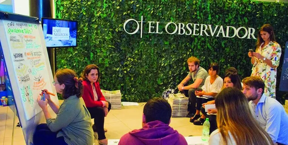 Dinámica en el stand de El Observador en el marco del Building Marketers