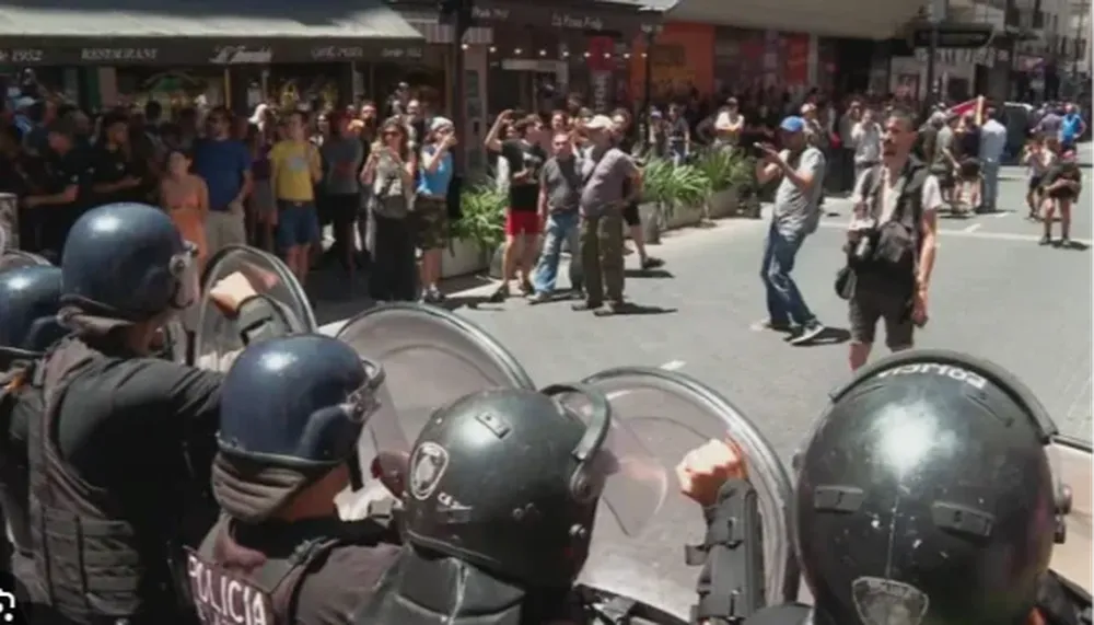 Primer desafío de Bullrich: aplicó el protocolo antipiquetes durante la marcha de la CGT