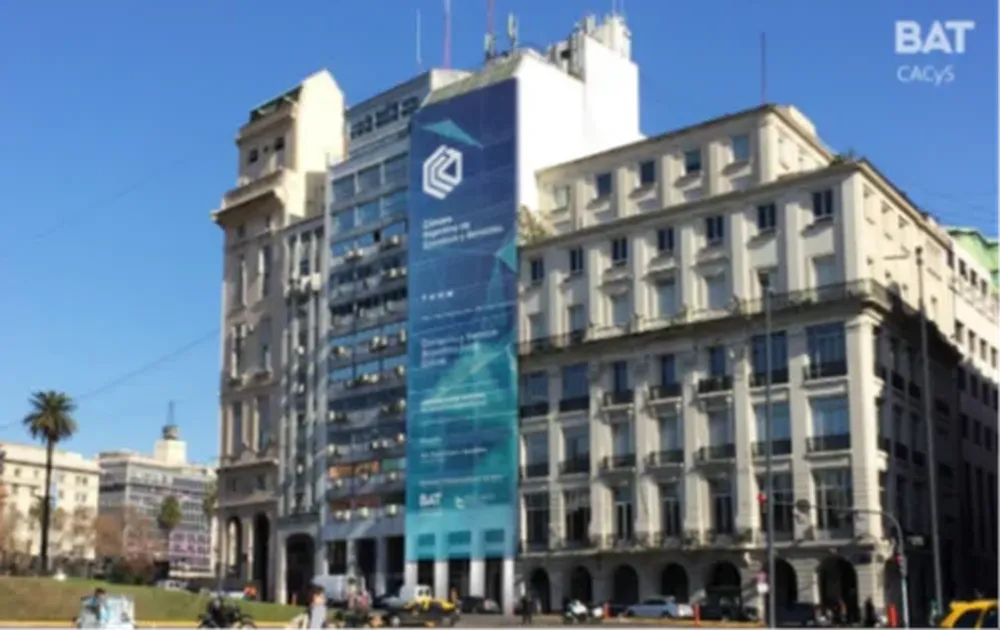 Los directivos de la Cámara Argentina de Comercio emitieron una declaración tras el discurso de Caputo