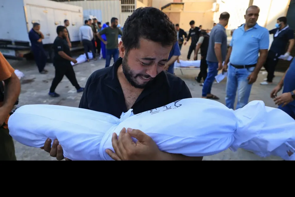 Los niños fallecidos por los bombardeos israelíes suman 3.747 y las mujeres 2.026, sobre un total de víctimas mortales que supera las 8.000 entre la población civil del enclave.