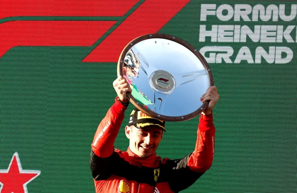 Charles Leclerc celebra la victoria en Australia