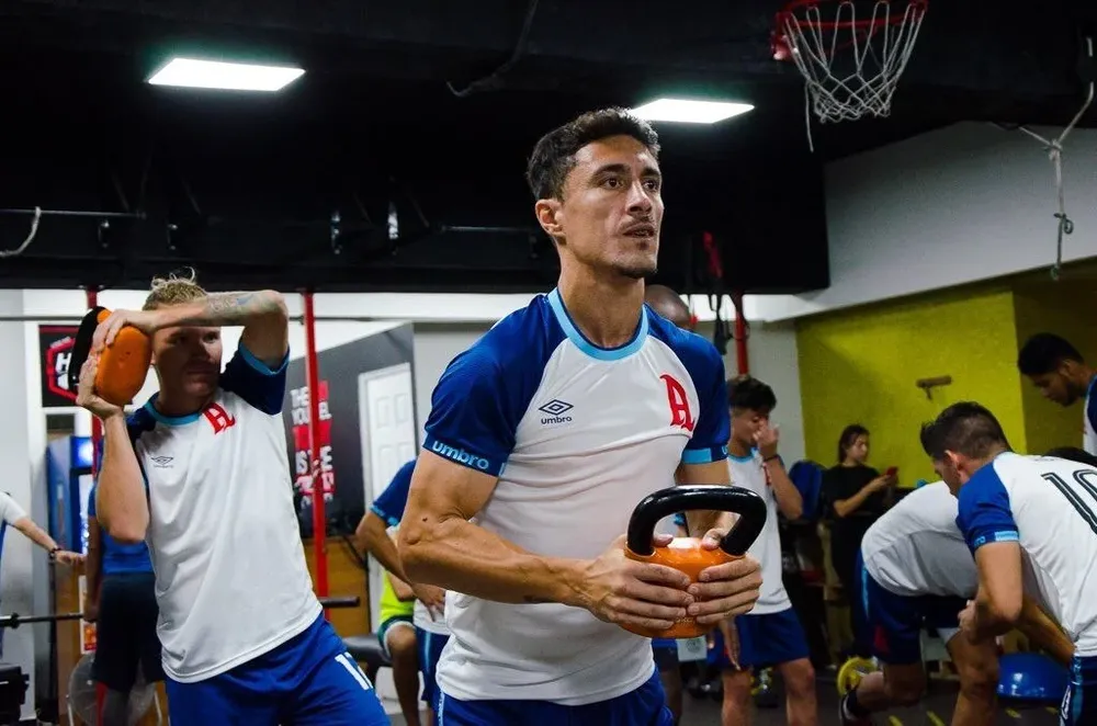 José Varela en un práctica de Alianza