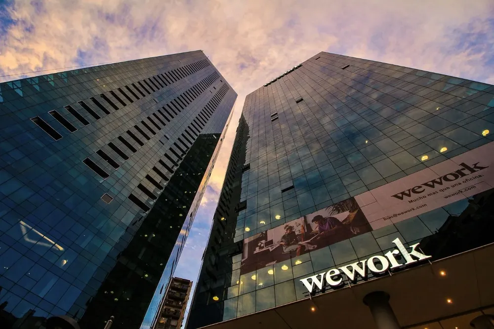 Fachada de edificio de WeWork.