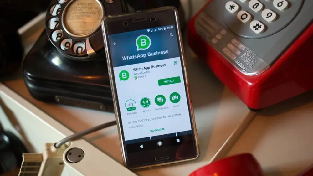 Whatsapp Business es el primer intento de Facebook de hacer dinero a través de la plataforma de mensajería.
