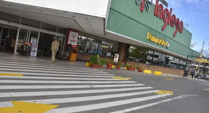 En Uruguay hay cinco cadenas de supermercados de peso, según el MEF.