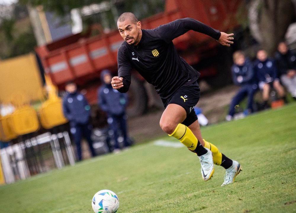 Emanuel Gularte hizo fútbol con Peñarol en Los Aromos