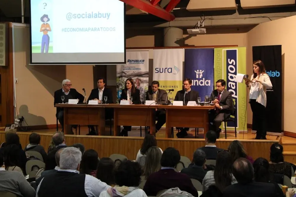El panel que debatió sobre las oportunidades de emprender en educación financiera