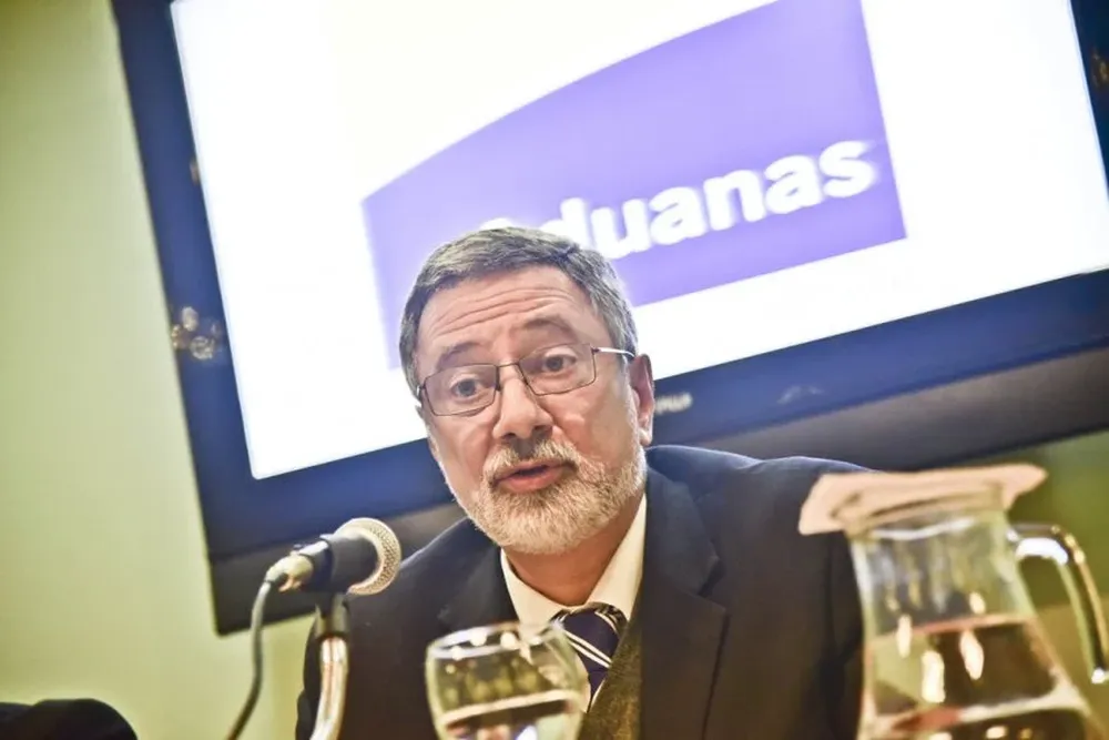 Director nacional de Aduanas Enrique Canon