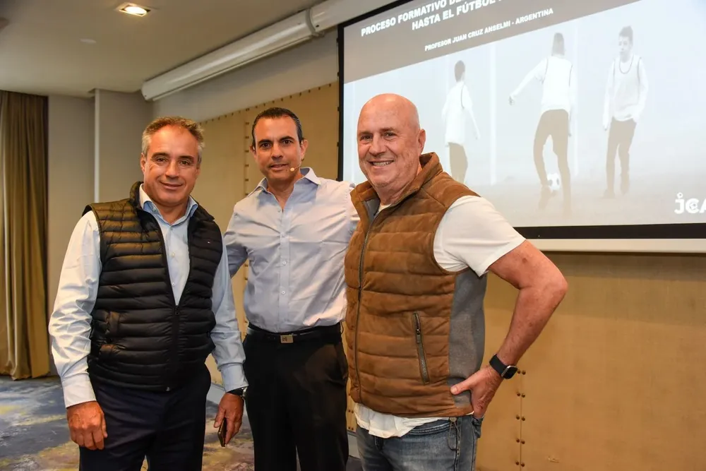Alejandro Ruibal, Juan Cruz Anselmi y Edgardo Novick en la presentación