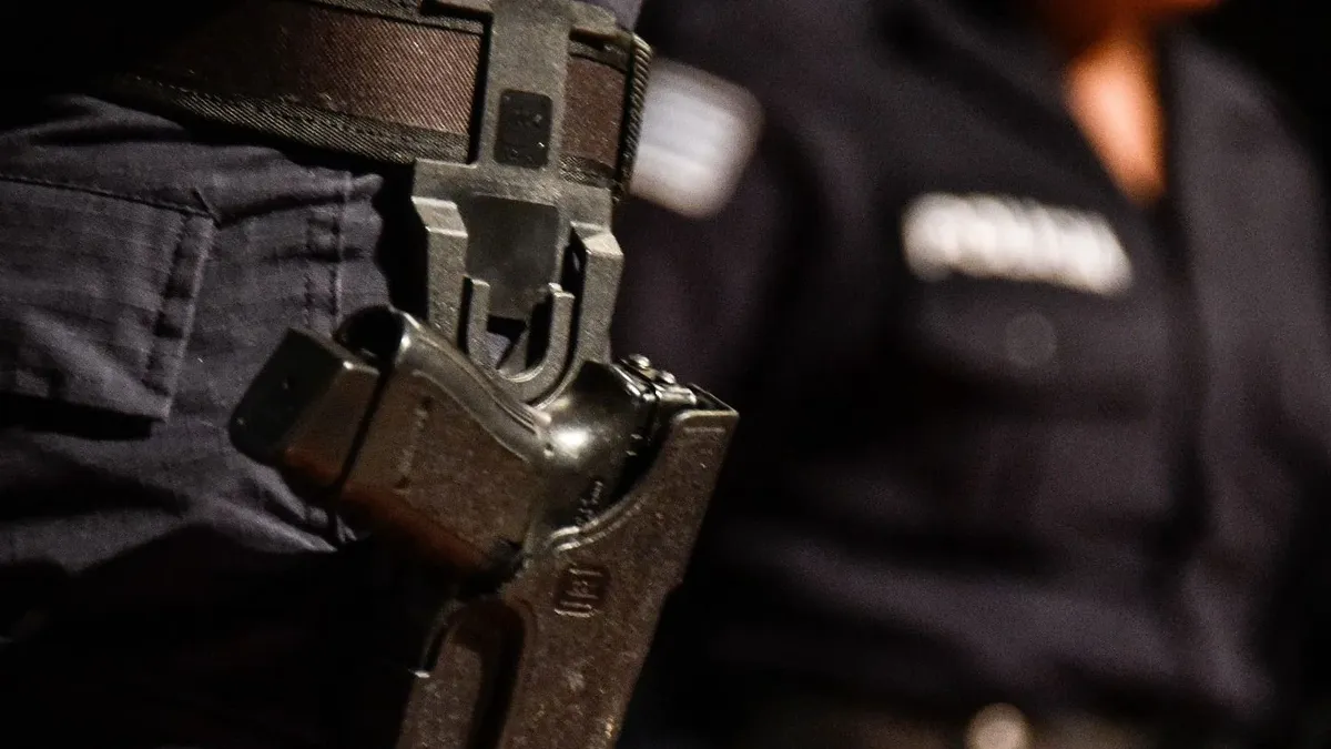 Fue a rapiñar con el arma de su madre que es policía y se la robaron en ...