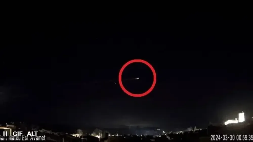 Imagen del supuesto misil balístico detectado sobre el este de España este viernes por la noche.