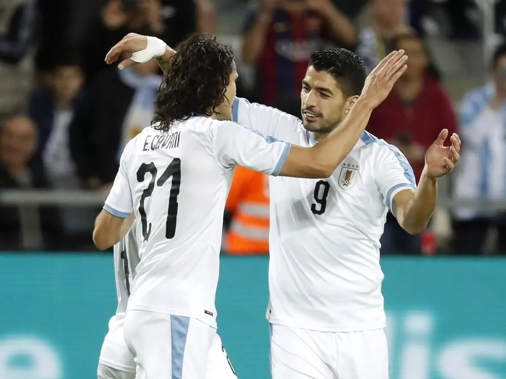 Cavani y Suárez lo vieron por TV