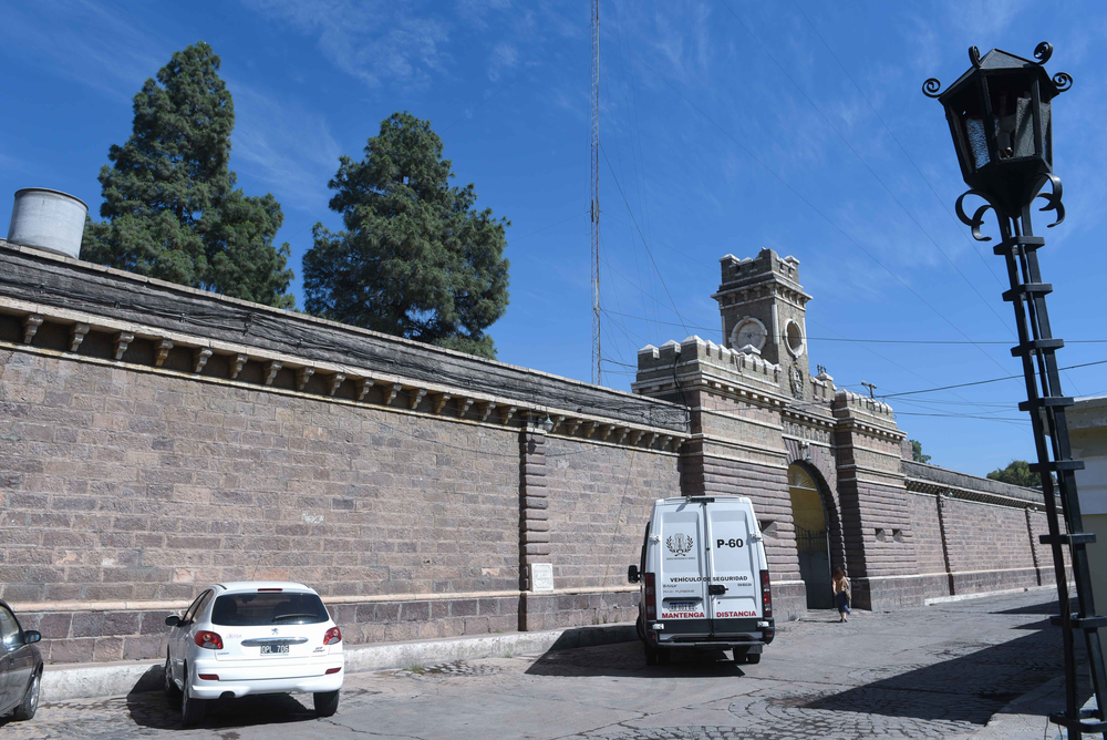La controversia empezó cuando el juez Sebastián Sarmiento suspendió el secuestro de celulares en las cárceles de San Felipe y Boulogne Sur Mer.