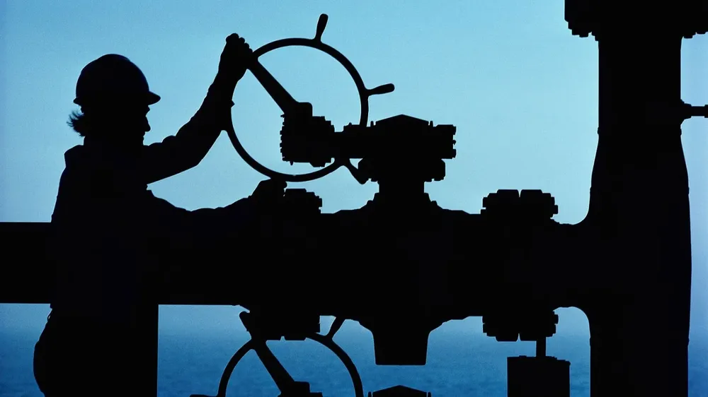 Imagen de archivo de un trabajador de un gasoducto