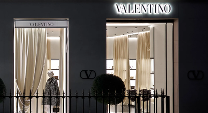 valentino: estudio que representa a la marca italiana llama a no defender piratas y dice que no fue notificado de la demanda millonaria de pranabest