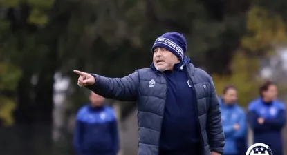 Diego Maradona en su primera práctica en Gimnasia y Esgrima de La Plata