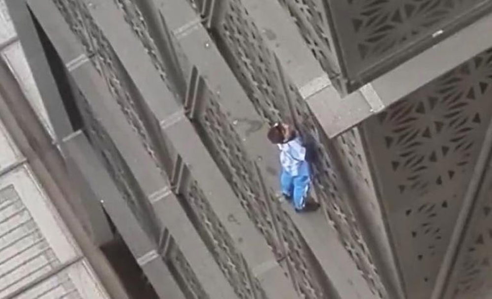 El escalador polaco que trepó un edificio de Puerto Madero no puede volver al país por tres años