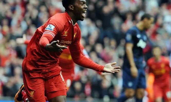 Daniel Sturridge celebra tras su gol al Manchester United