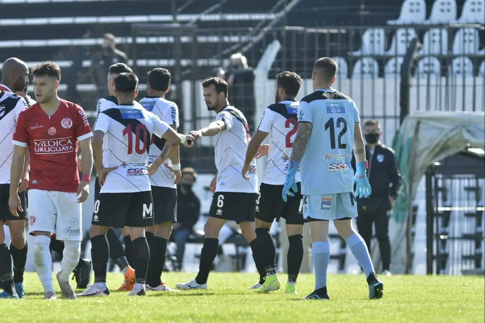 Sosa entregó la cinta de capitán