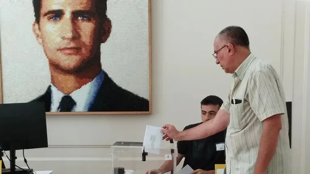 Un emigrado, votando el sábado en la Embajada de España en Buenos Aires