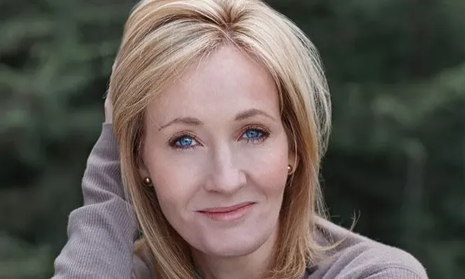 J. K. Rowling ofrece donar hasta un millón de libras a orfanatos ucranianos