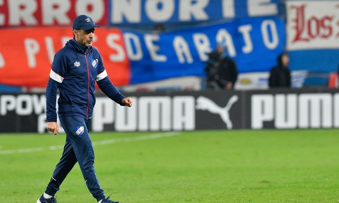 El técnico de Nacional, Álvaro Recoba, se retiró de esta manera tras perder por goleada ante Fénix