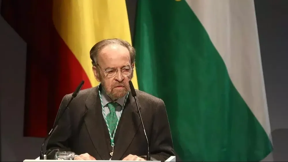 Antonio Burgos durante la entrega del premio como Hijo predilecto de Andalucía