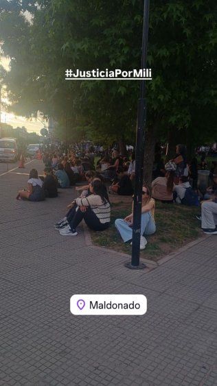 Sentada por Milagros Chamorro.jpg