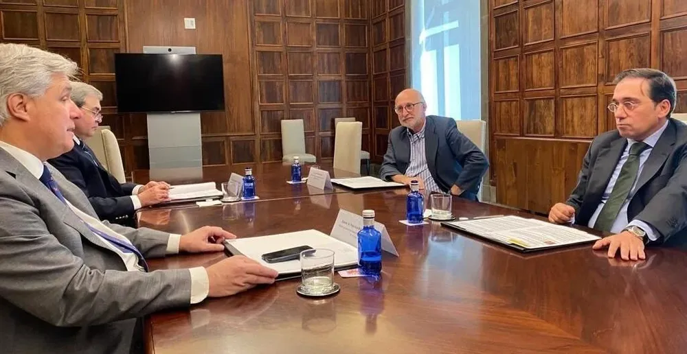 Reunión entre el canciller, Francisco Bustillo, y su par español, José Manuel Albares, en España