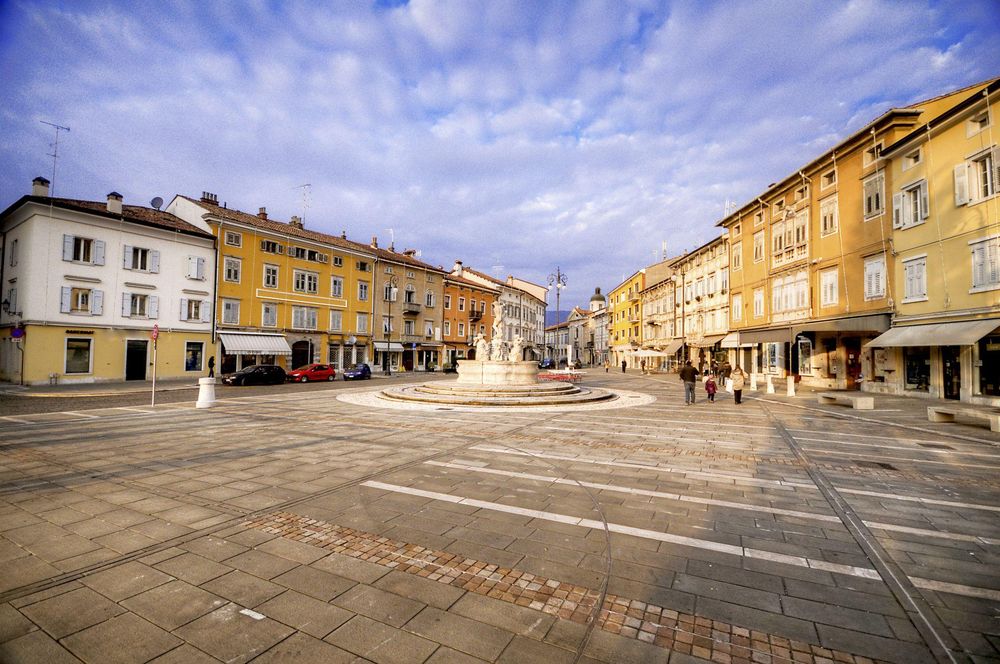 Gorizia es una ciudad y municipio en el noreste de Italia, en la región autónoma de Friuli Venezia Giulia.