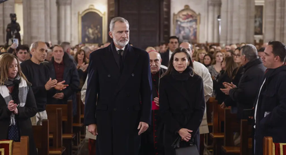 El Rey Felipe VI y la Reina Letizia, entre los familiares de las víctimas de la DANA, en la Catedral de Valencia.