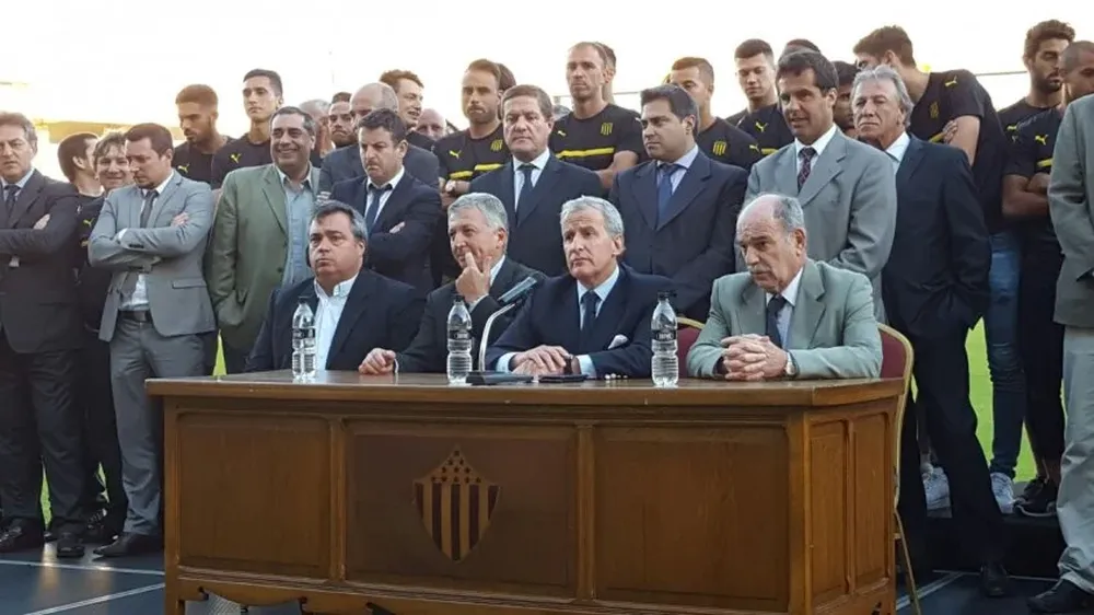 La conferencia en el Campeón del Siglo