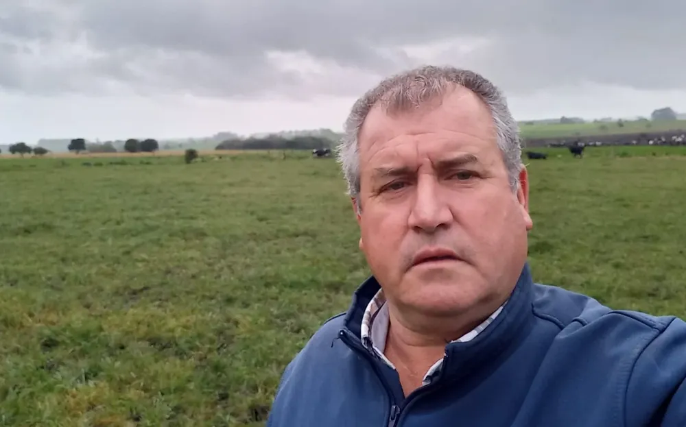 Néstor, en uno de sus predios productivos, en San José.