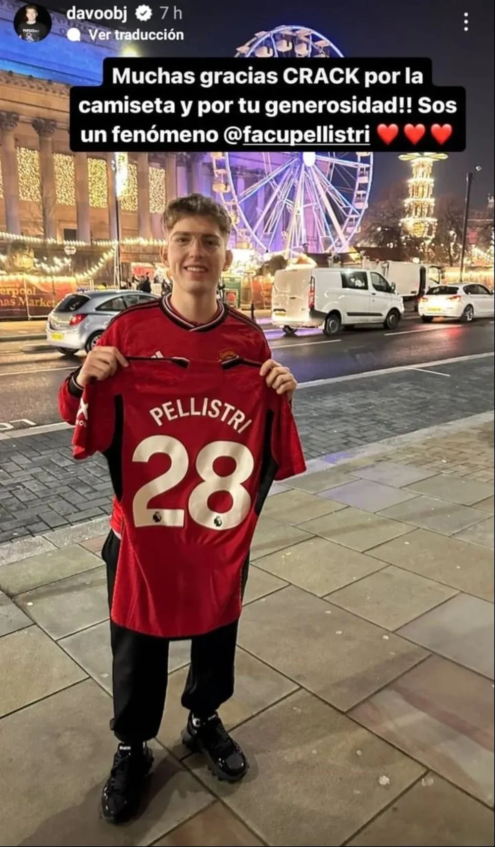 La alegría de Davo Xeneize al recibir un regalo de Facundo Pellistri