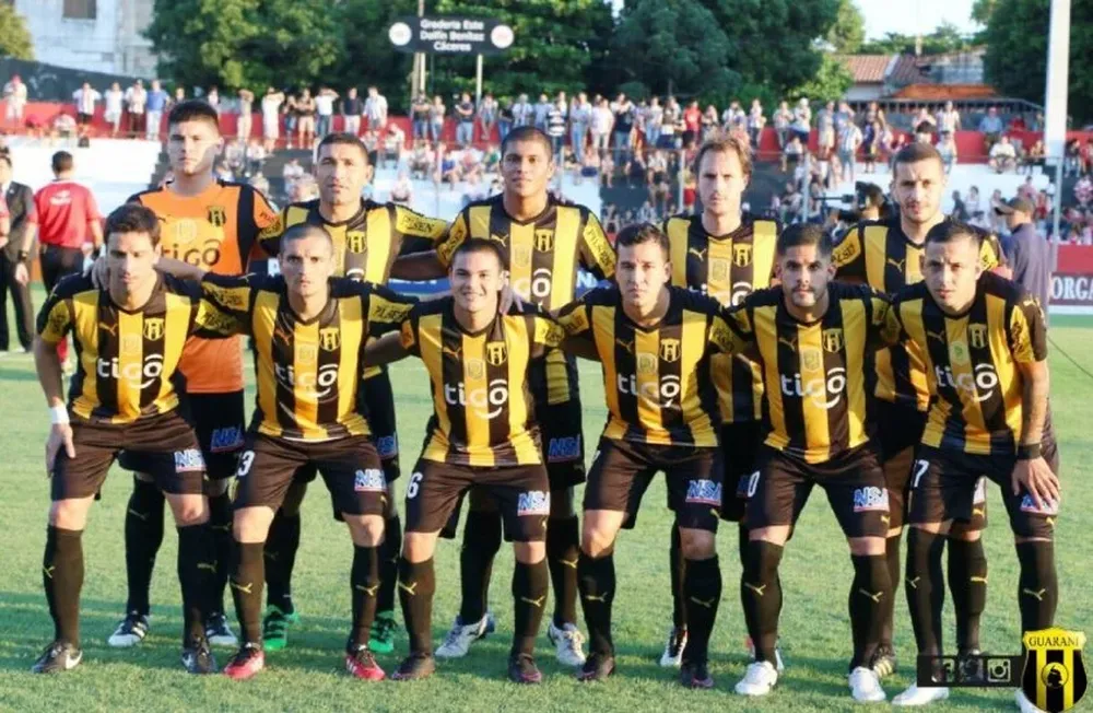 La camiseta de Guaraní era igual a la de Peñarol