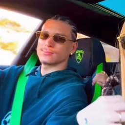 Darwin Núñez y su esposa, Lorena Mañas pasearon en su Lamborghini por Inglaterra