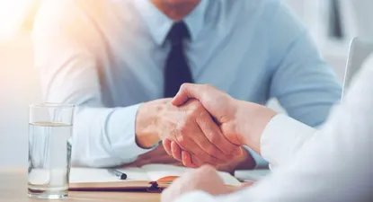 Diez gestos corporales que debe evitar en una entrevista de trabajo