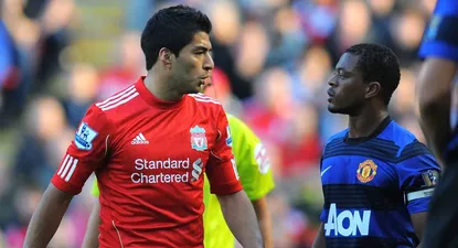 Luis Suárez y Patrice Evra