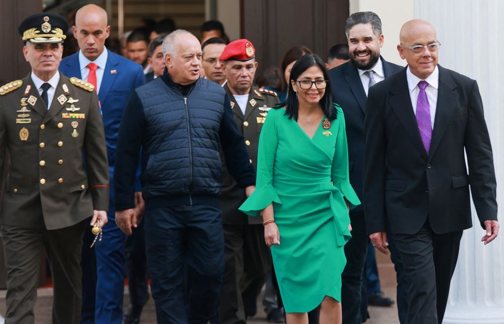 Delcy Rodríguez junto a su hermano Jorge Rodríguez, Diosdado Cabello y parte de la cúpula chavista