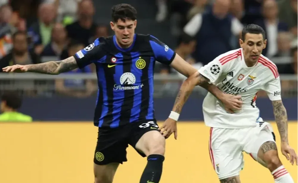 Di María se retiró lesionado del partido del Benfica.