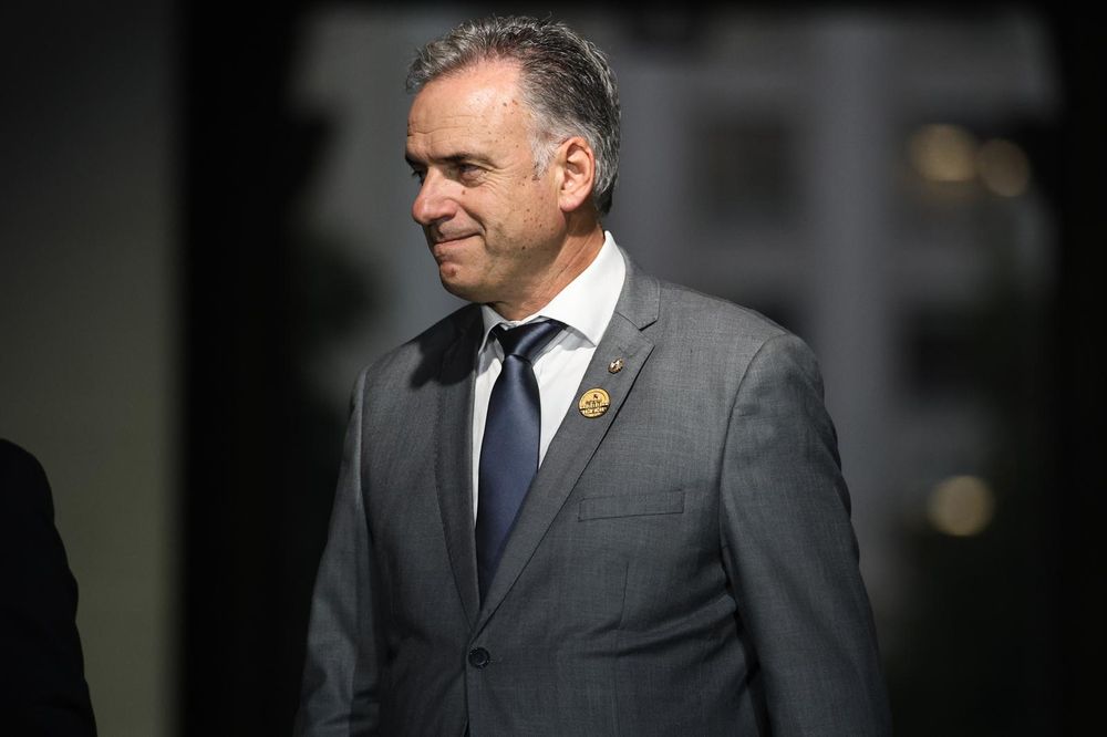 Yamandú Orsi entrando al Palacio de La Moneda en Chile