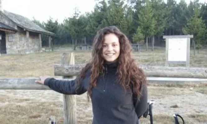Rosalía, descansando en el Camino de Santiago.
