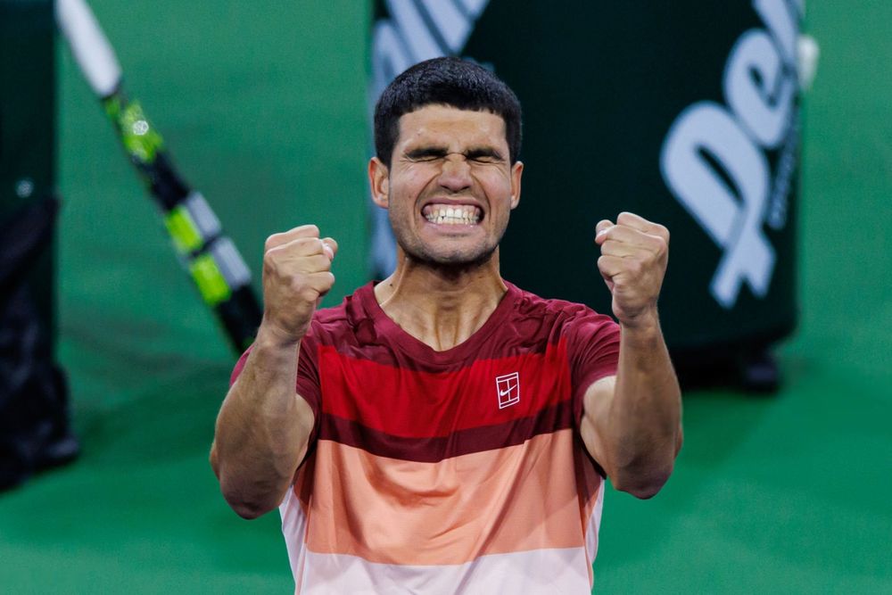 Alcaraz clasifica a semifinales de Indian Wells.