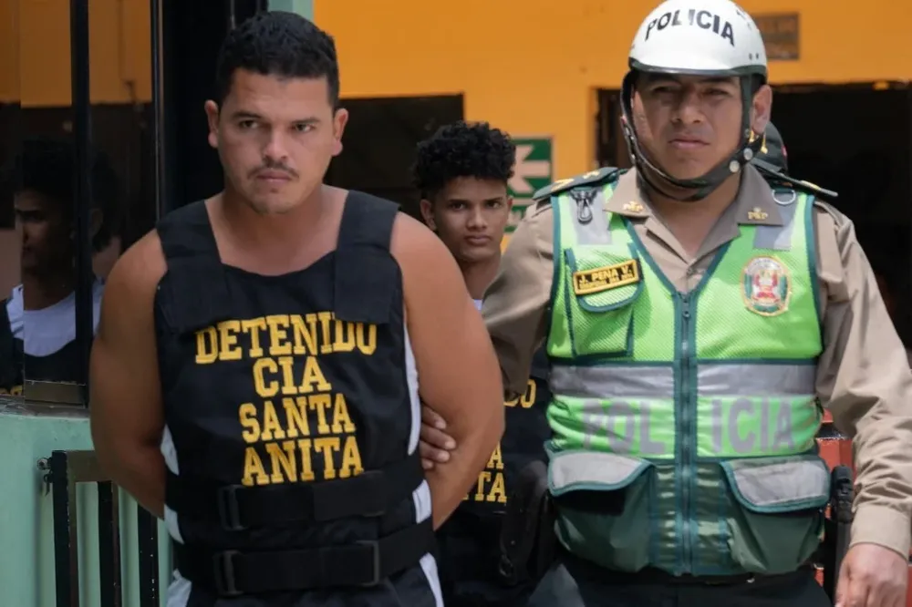 Según la policía peruana, solo en un barrio de la ciudad de Lima, las bandas pueden recaudar hasta US$ 200.000 por mes.