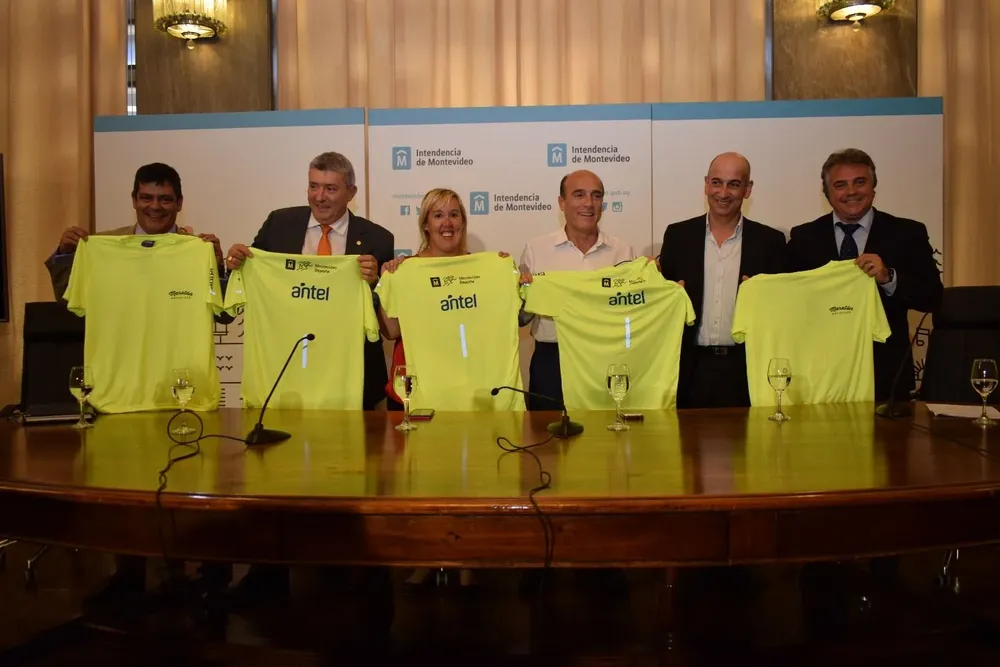 Lionel de Mello, Juan Salgado, Gimena Urta, Daniel Martínez, Daniel Fuentes y Daniel Leite