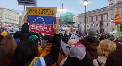 Venezolanos se concentran en la Puerta del Sol en Madrid