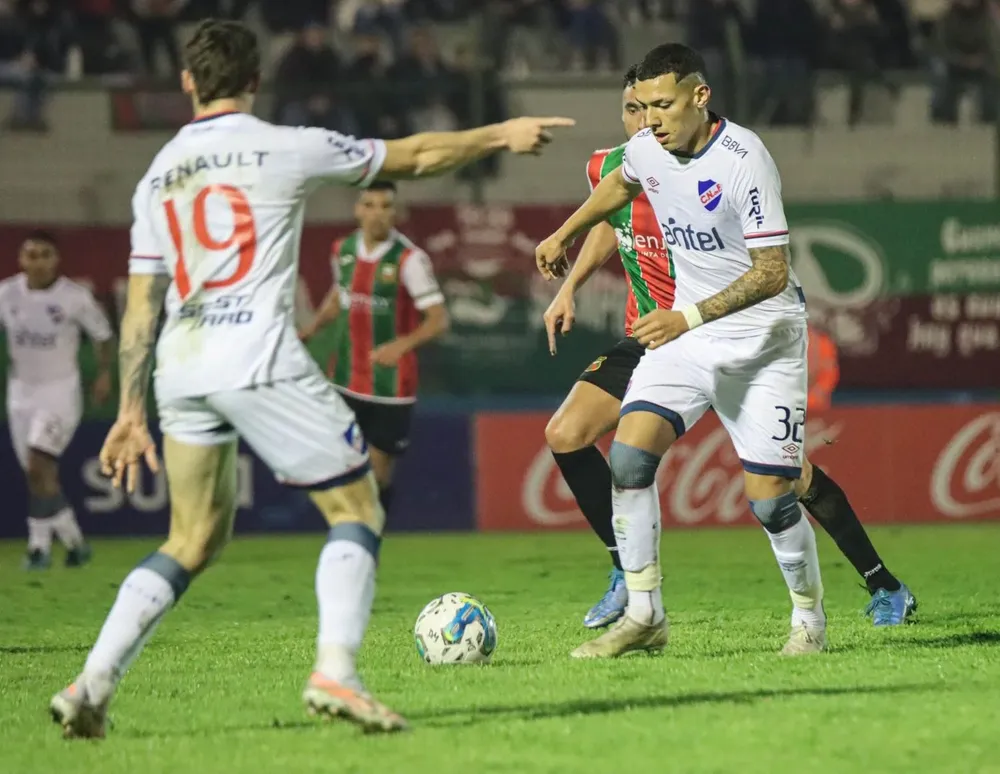 Franco Fagúndez con la pelota