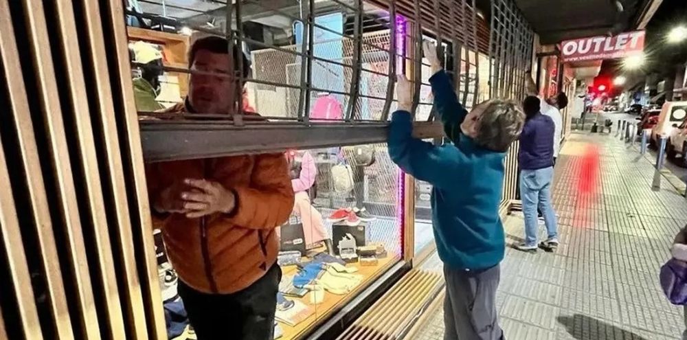 Más robos en comercios y oficinas que en hogares, según un último informe